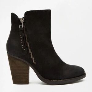 Steve Madden Ryatt Black Ankle Booties with Zipper